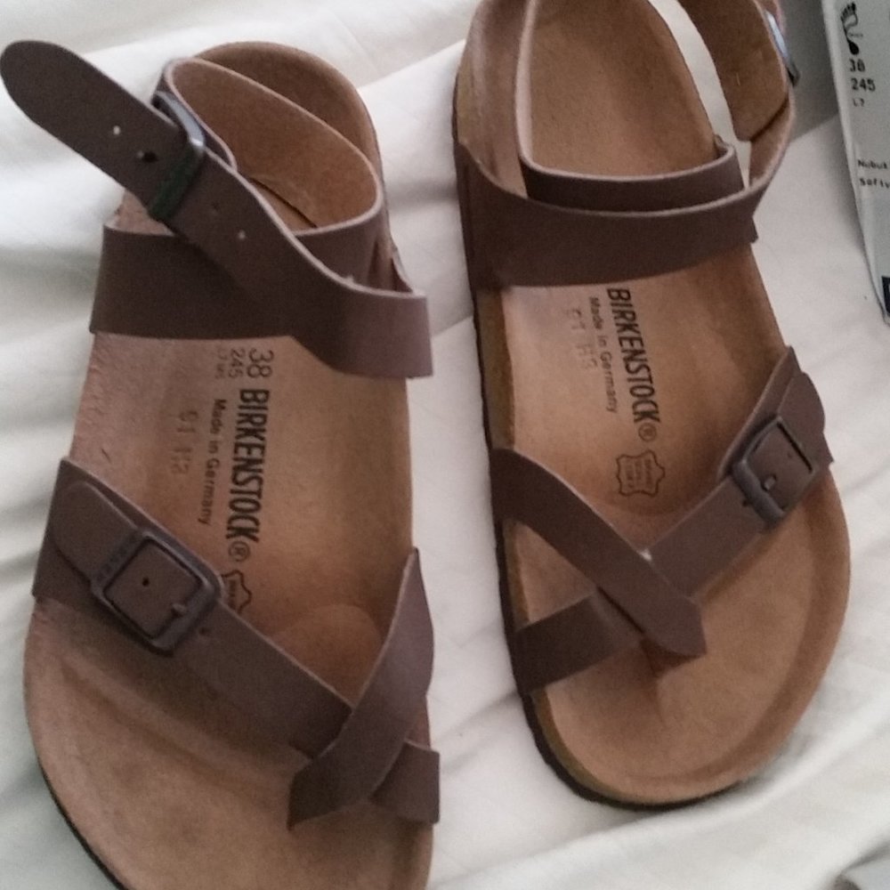 ***BRAND NEW BIRKENSTOCK Yara Birkibuc***